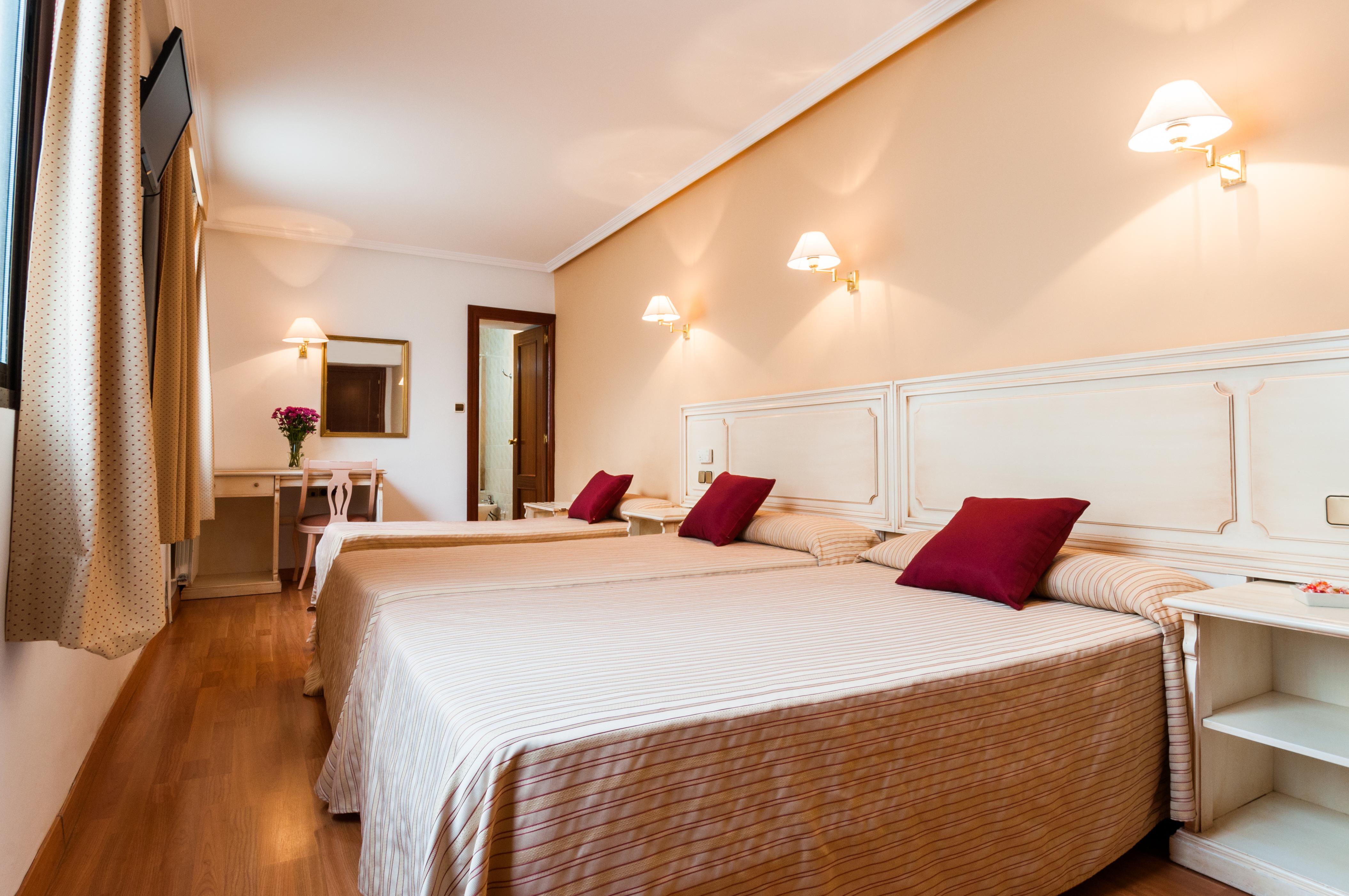 Hotel Victoria Linares  Exterior photo